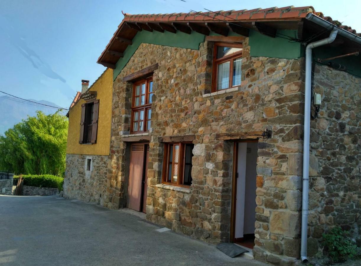 Aldea De Ribadesella Guest House Sardalla Exterior photo